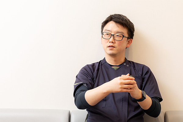 院長 八十川 直哉 YASOKAWA NAOYA