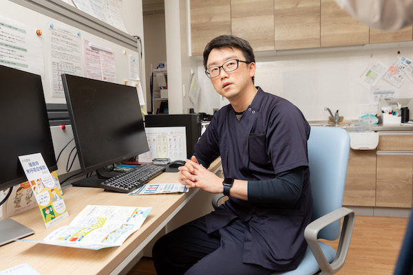 【呼吸器専門医が解説】階段で息切れするのは歳のせい？「息苦しい」に隠れた肺の病気（COPD・喘息）と受診の目安