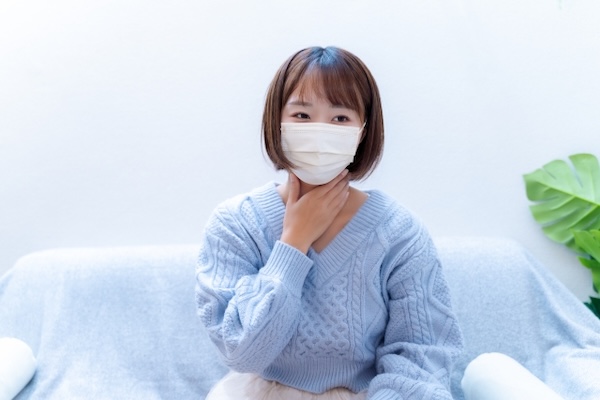白くて粘っこい痰が出る・喉に絡んで切れない…その原因と呼吸器内科を受診すべき理由